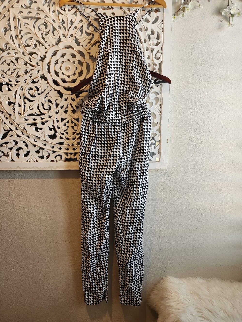 MIKOH ABSTRACT DESIGN JUMPSUIT HALTER NECKLINE SIDE PACKAGES SIZE SMALL - Picture 5 of 7